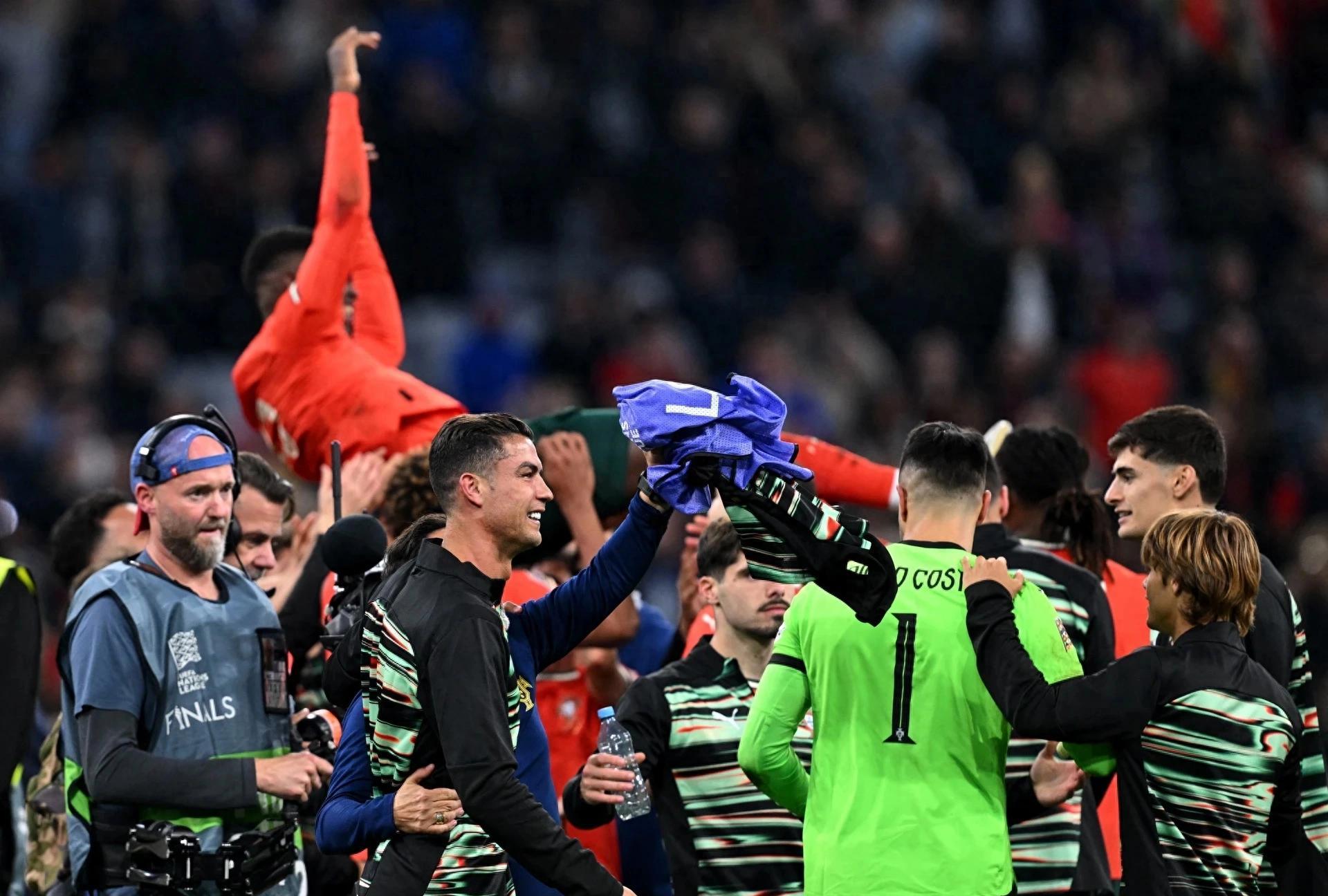 里程碑夜葡萄牙体育回应争议，德国杯窗口期刷纪录，气氛紧张，球队文化再被提及(葡萄牙体育4比1曼城)-九游登录官网